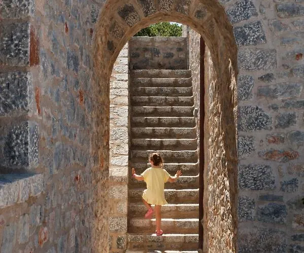 Ξενοδοχείο με διαμερίσματα Kamares Villas 3*