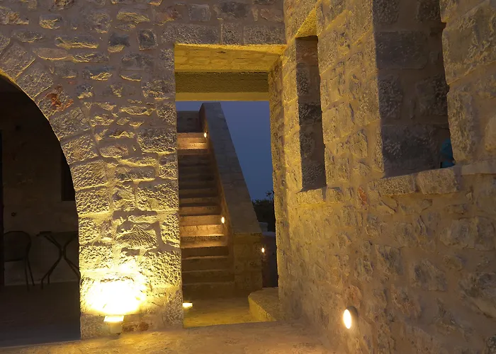 Ξενοδοχείο με διαμερίσματα Kamares Villas 3*